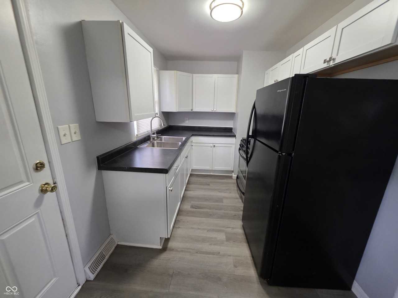 5820 E 40th St - Photo 6 of 28