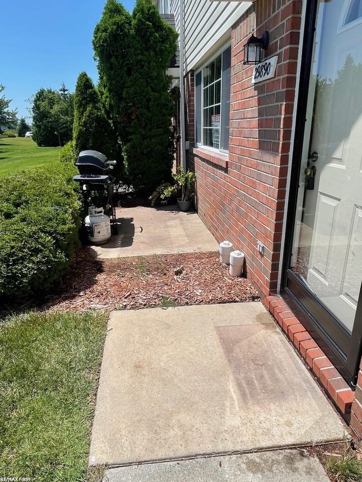 29890 Donna Ln - Photo 2 of 20
