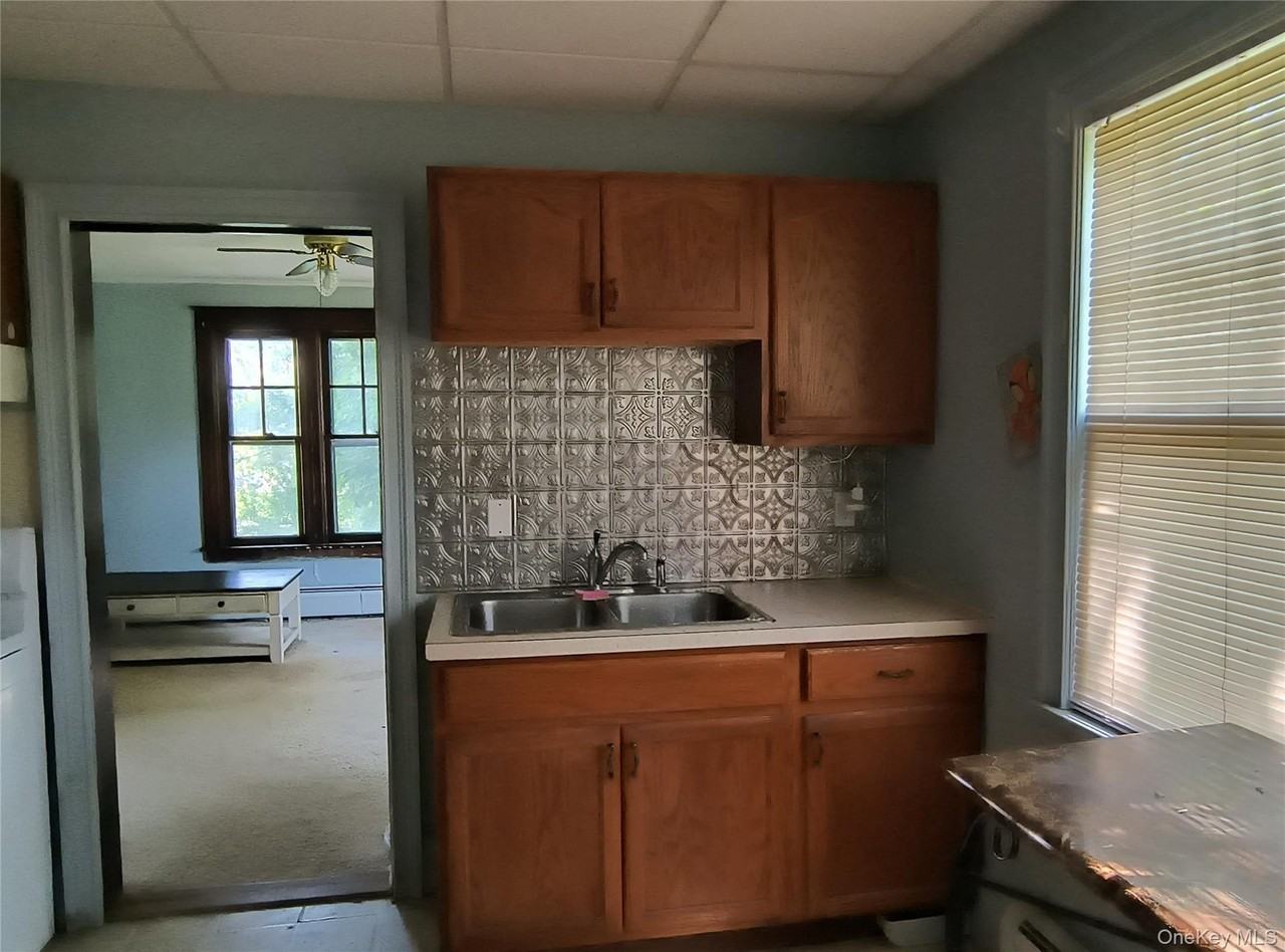 210 Manchester Rd - Photo 3 of 21