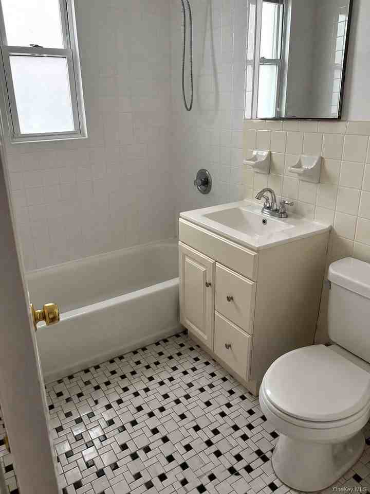 646 Commonwealth Ave - Photo 5 of 8
