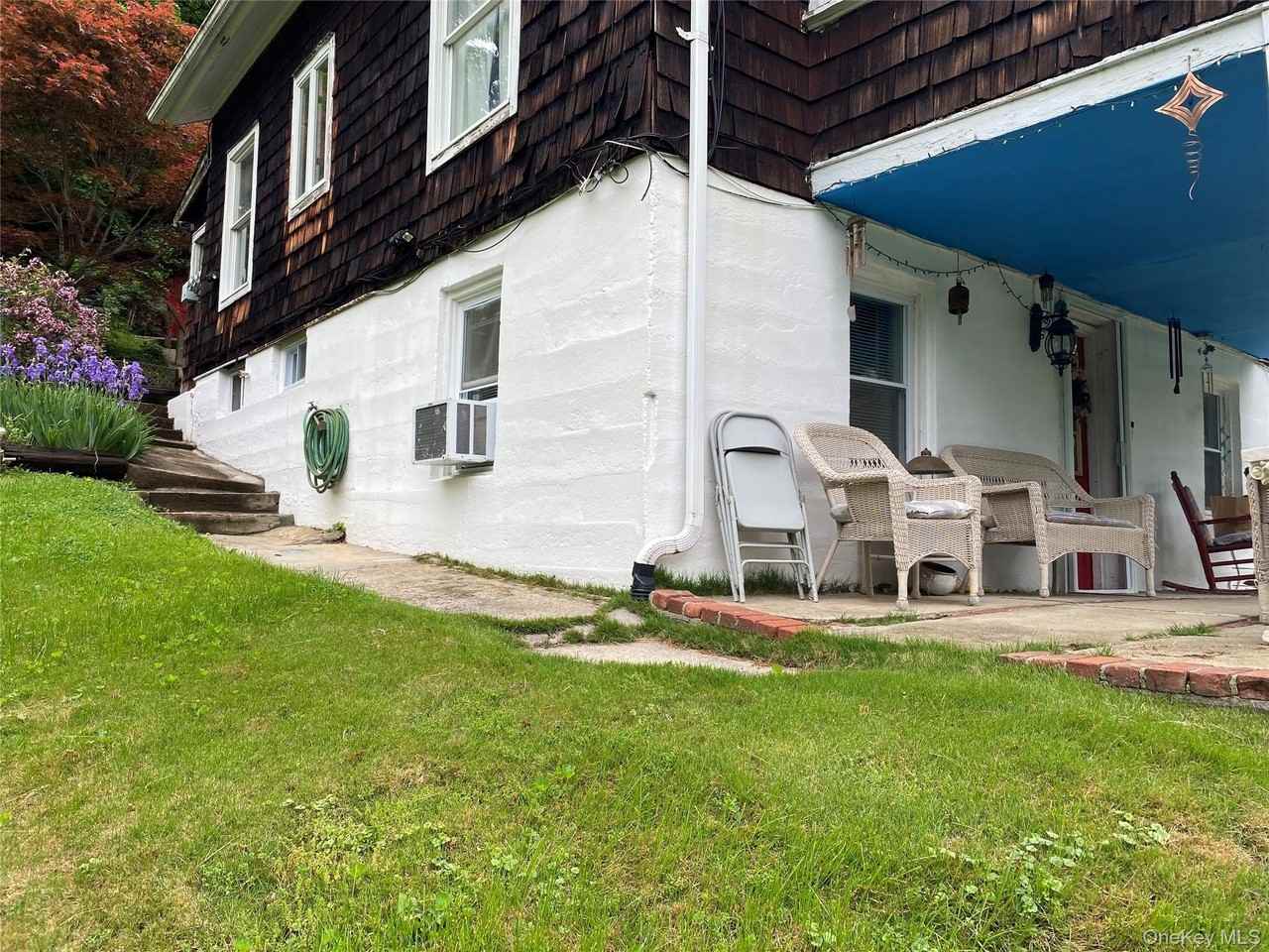 87 Snowden Ave - Photo 2 of 17