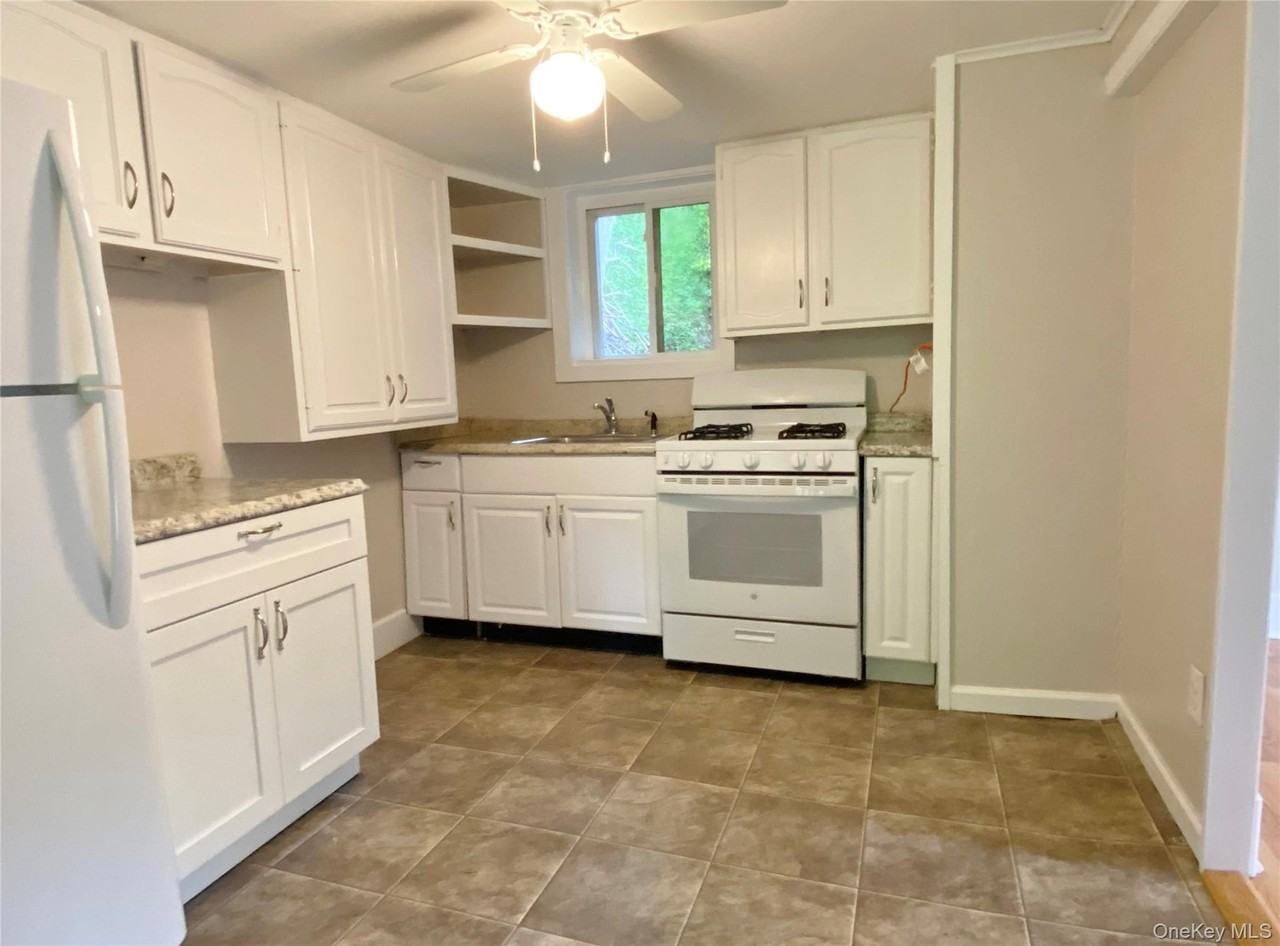 87 Snowden Ave - Photo 5 of 17