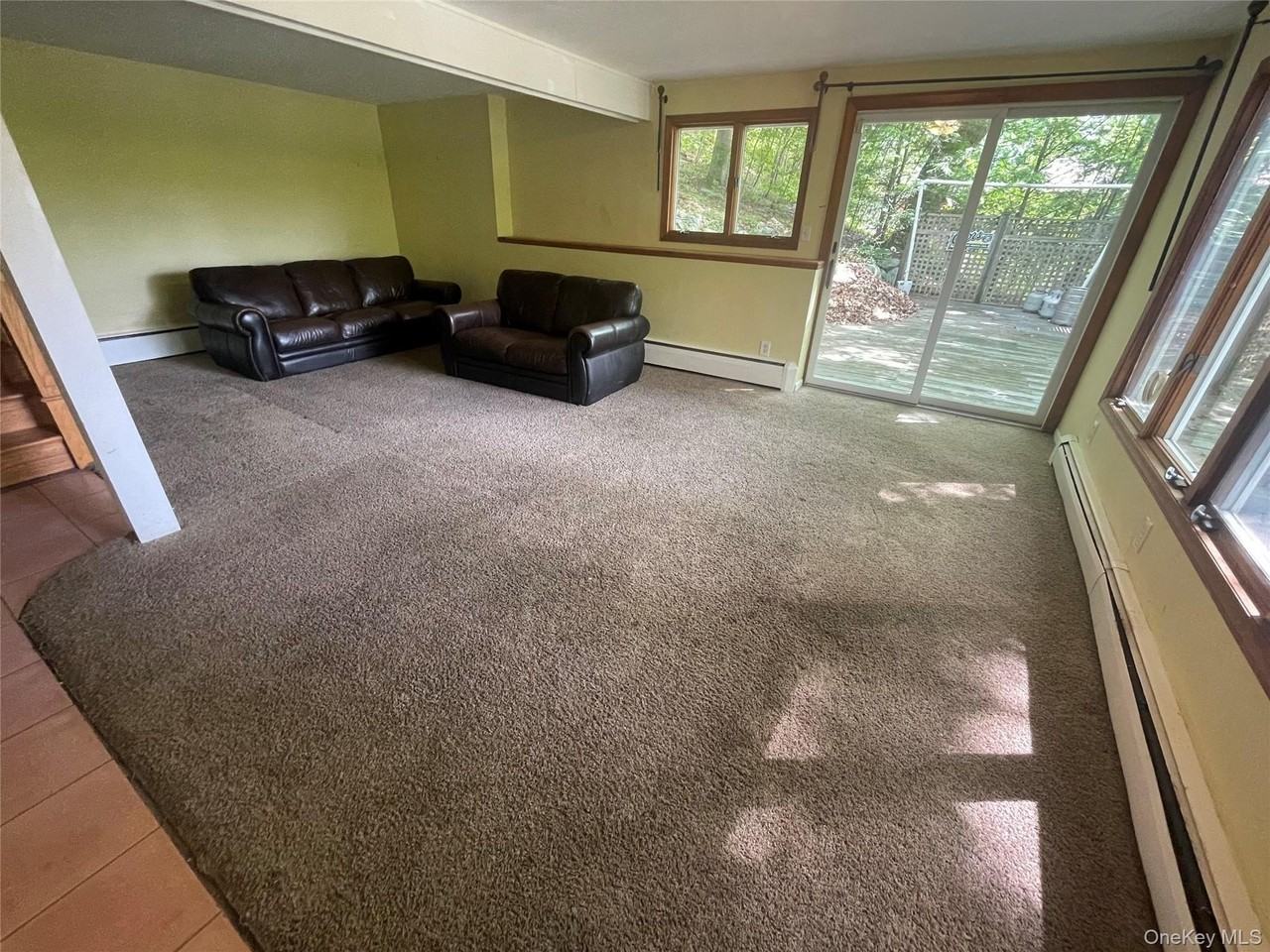 43 Valerie Ct - Photo 2 of 13