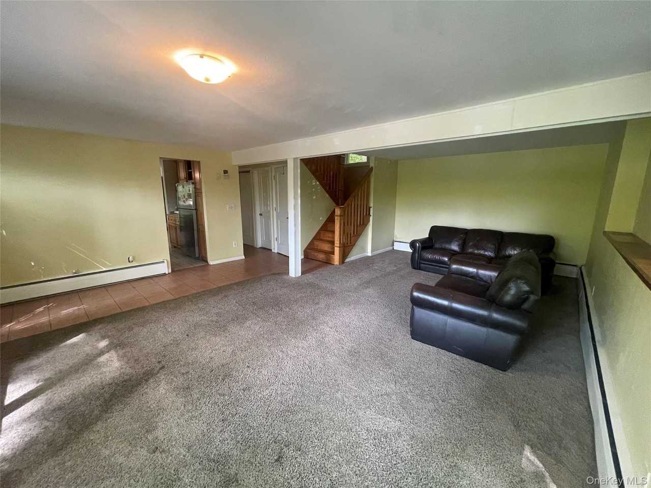 43 Valerie Ct - Photo 3 of 13