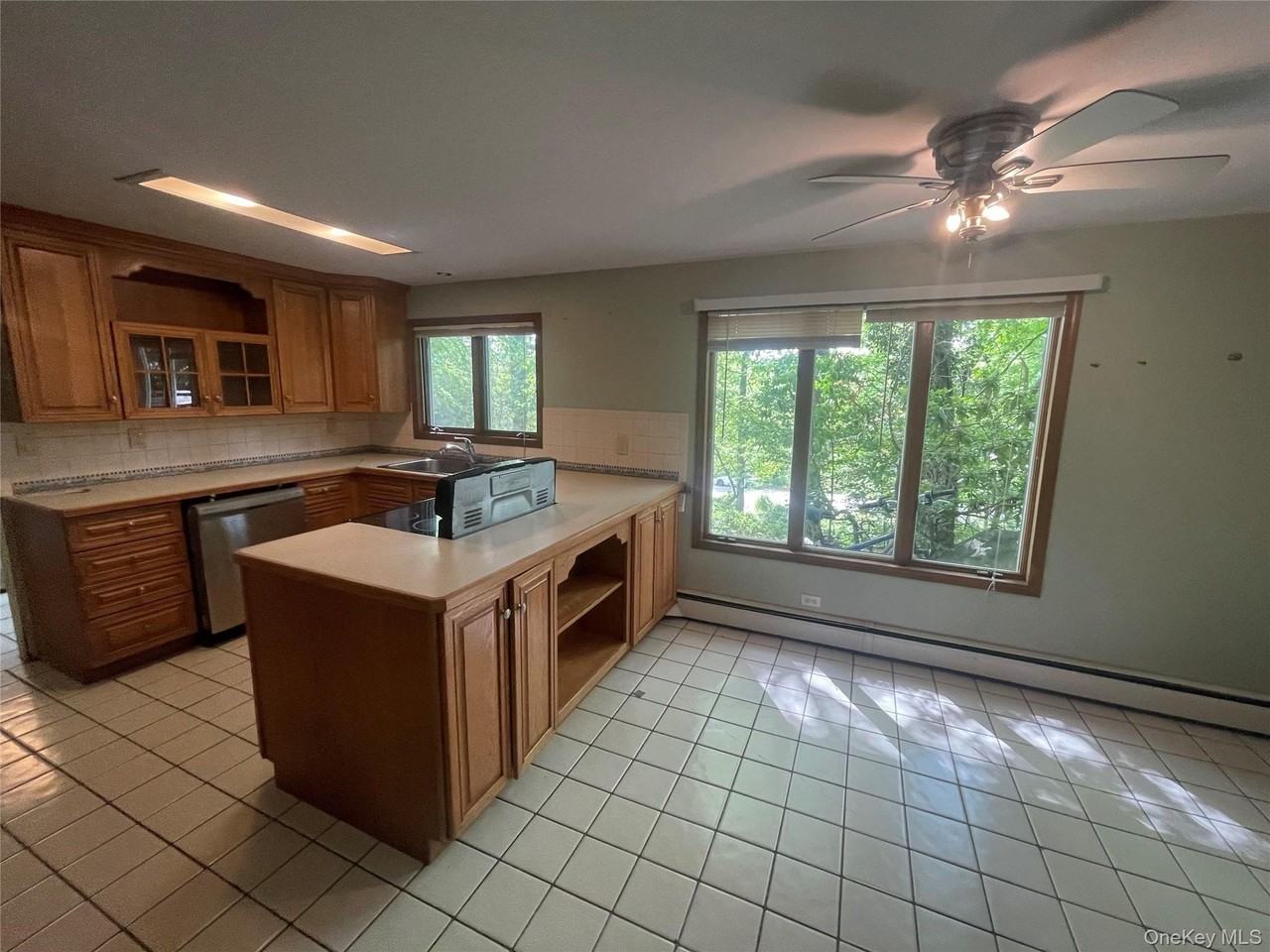 43 Valerie Ct - Photo 4 of 13