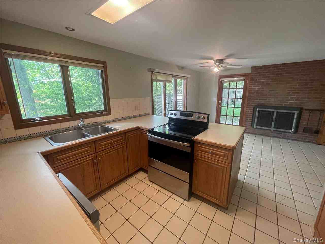 43 Valerie Ct - Photo 6 of 13