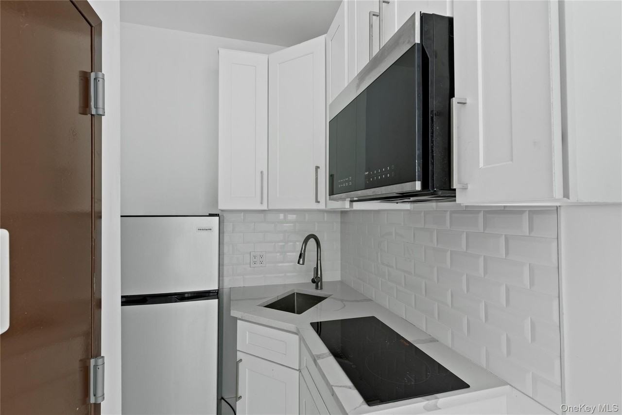 210 New York Ave #4 - Photo 3 of 3