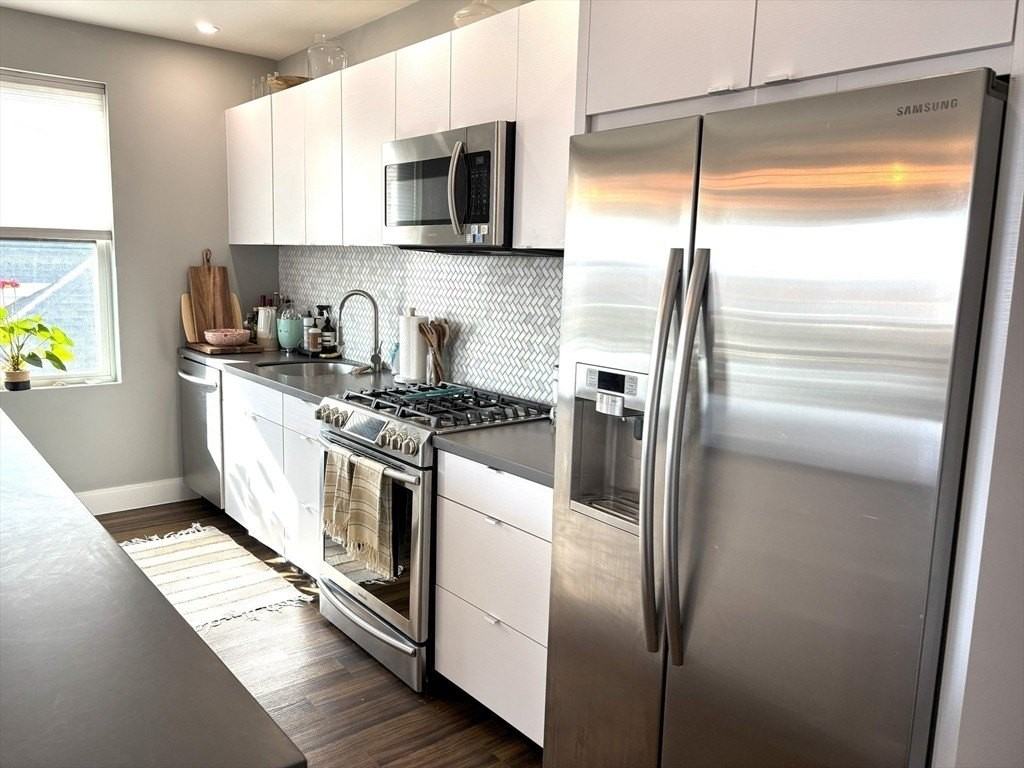 408 E 8th St #3 - Photo 4 of 33