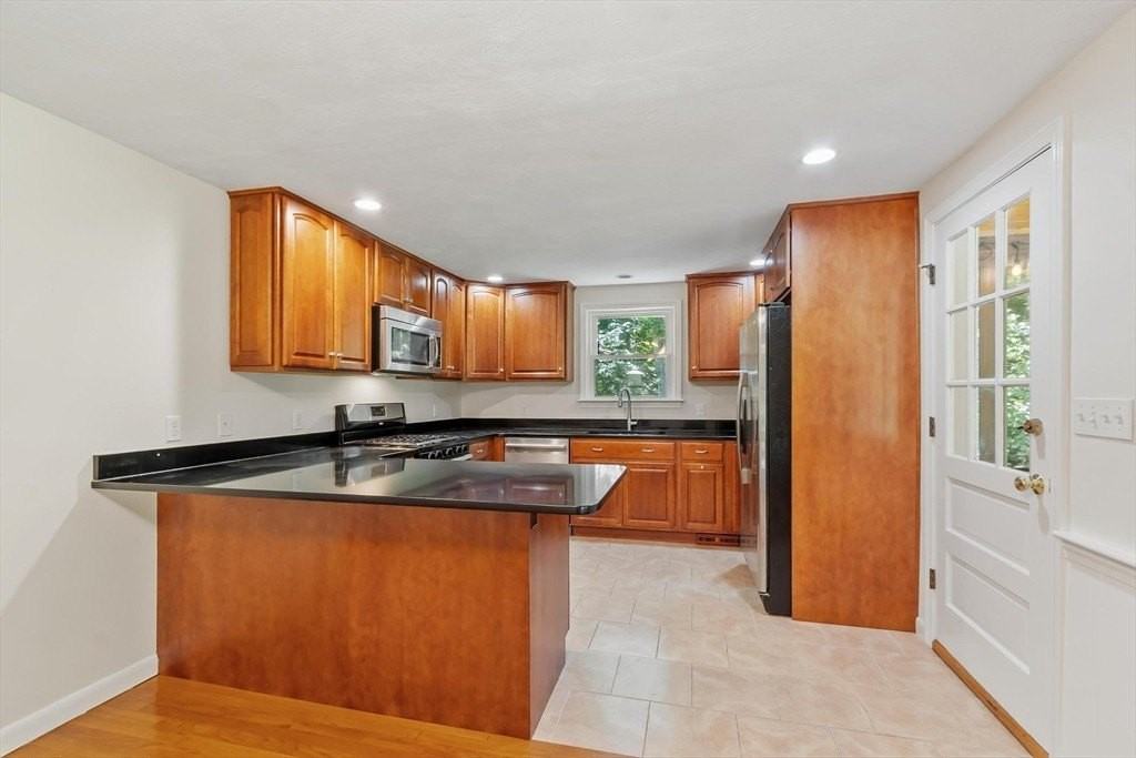 21 Cherokee Rd - Photo 3 of 29