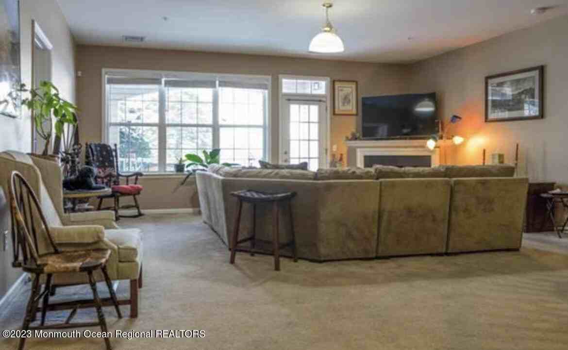 314 Mill Pond Way - Photo 4 of 17