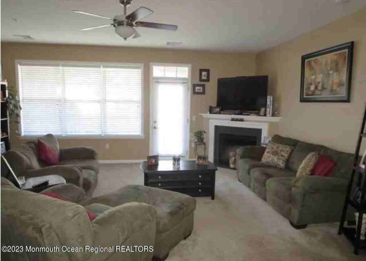 314 Mill Pond Way - Photo 5 of 17