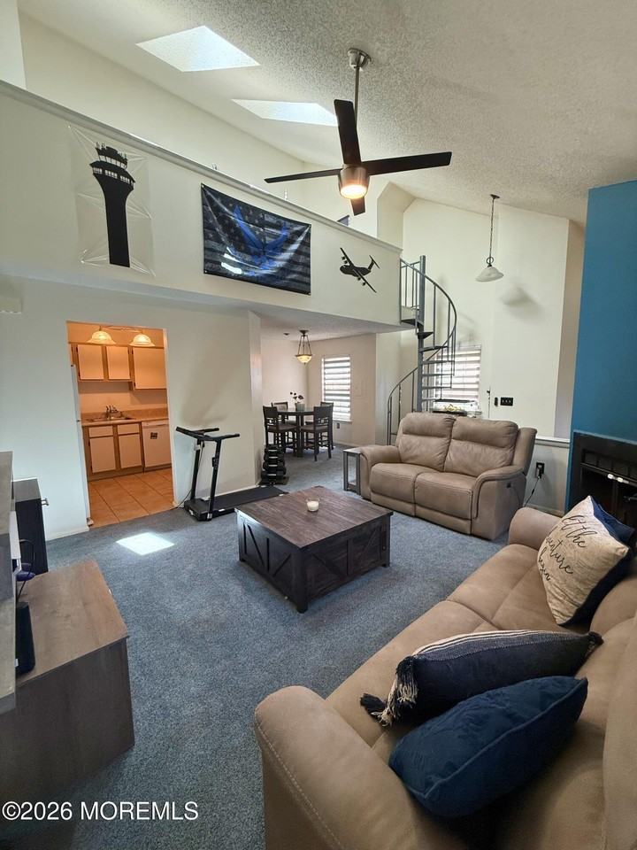 305 Wildflower Ct - Photo 2 of 12