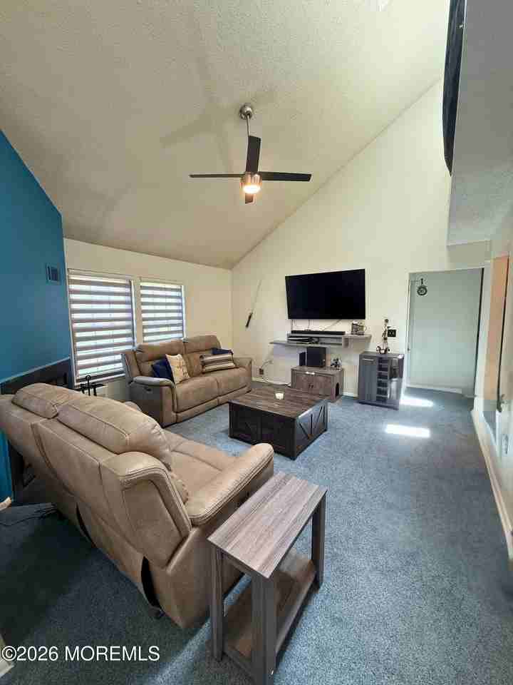 305 Wildflower Ct - Photo 3 of 12