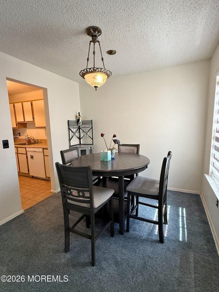 305 Wildflower Ct - Photo 5 of 12