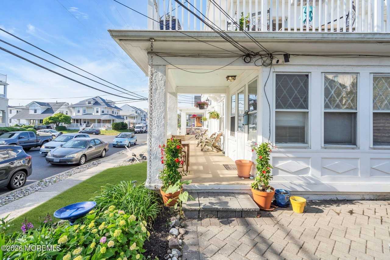 710 Beach Ave #3 - Photo 3 of 13