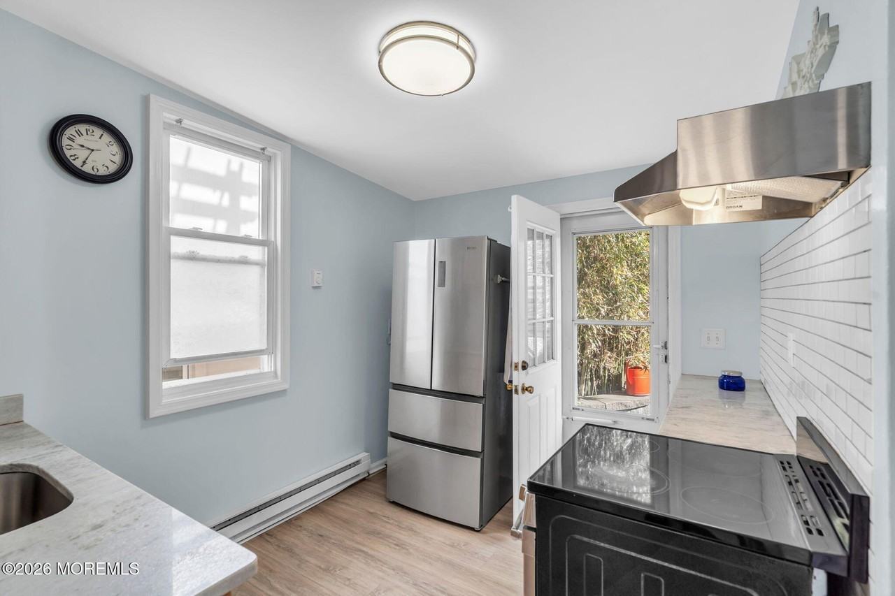710 Beach Ave #3 - Photo 7 of 13