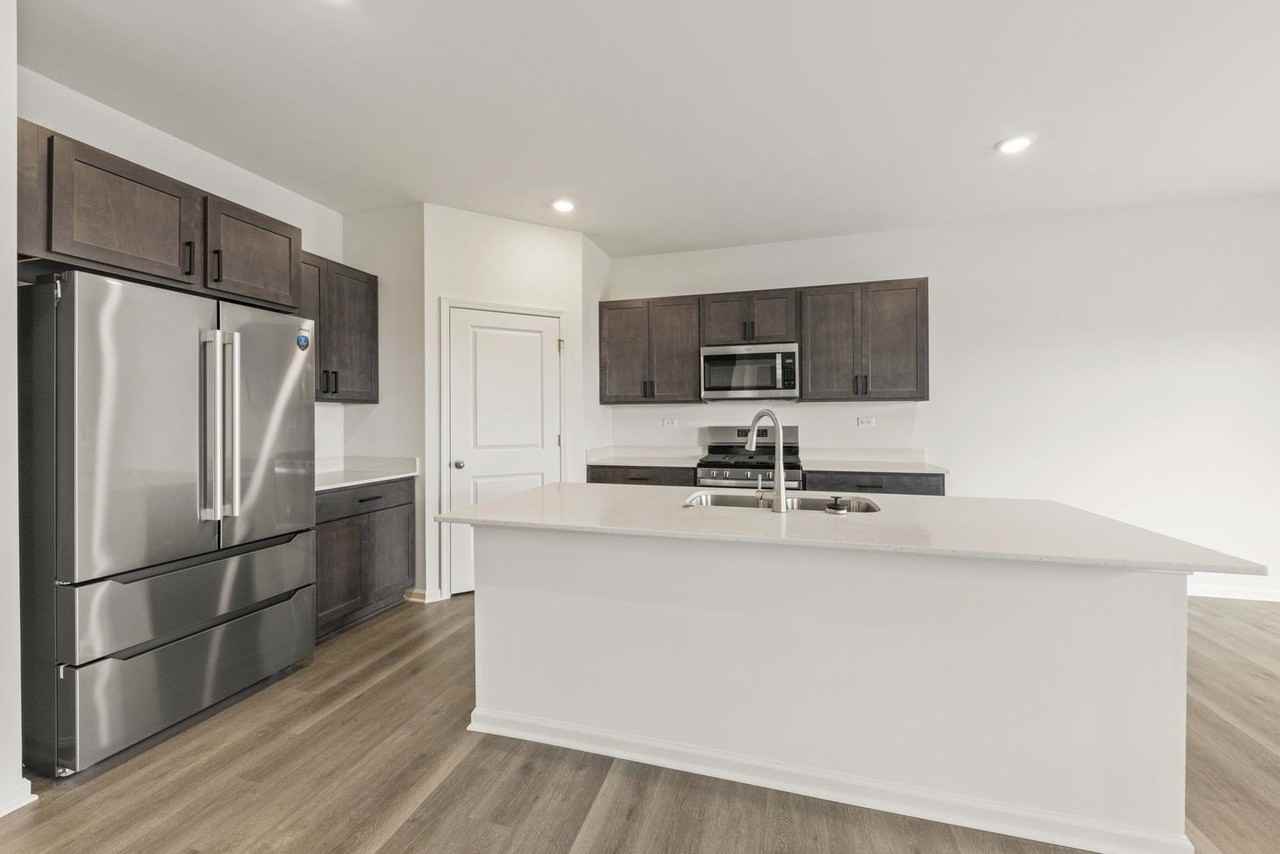 13713 S Sanibel St - Photo 4 of 25