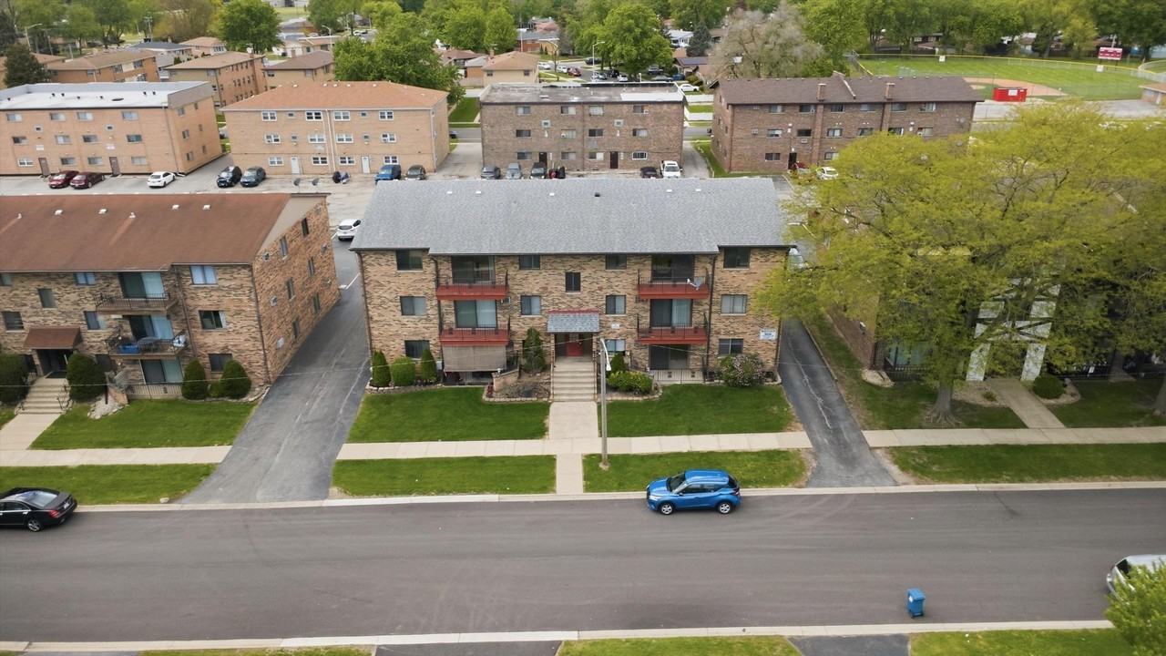 11810 S Komensky Ave #102 - Photo 5 of 21