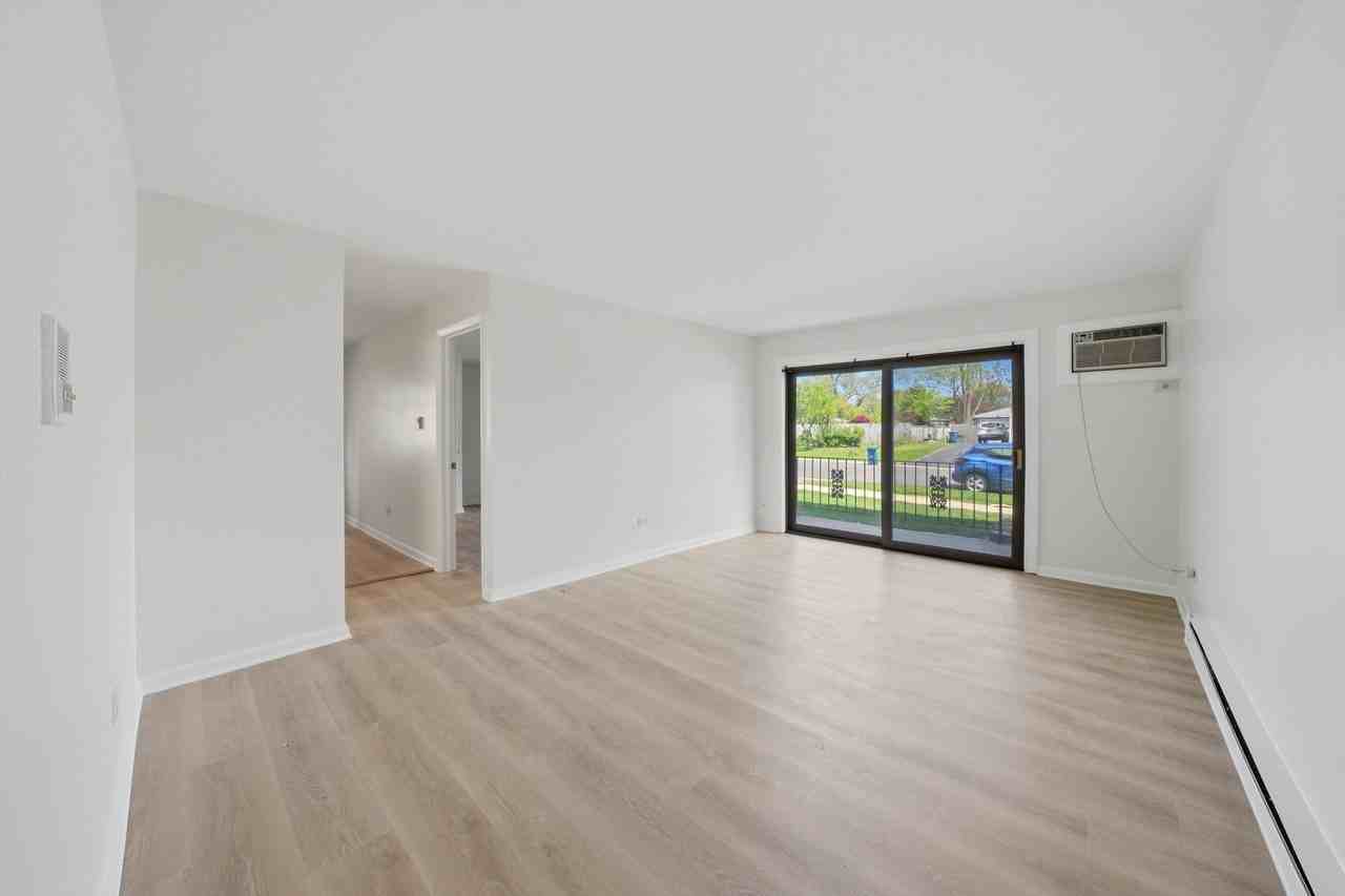 11810 S Komensky Ave #102 - Photo 7 of 21