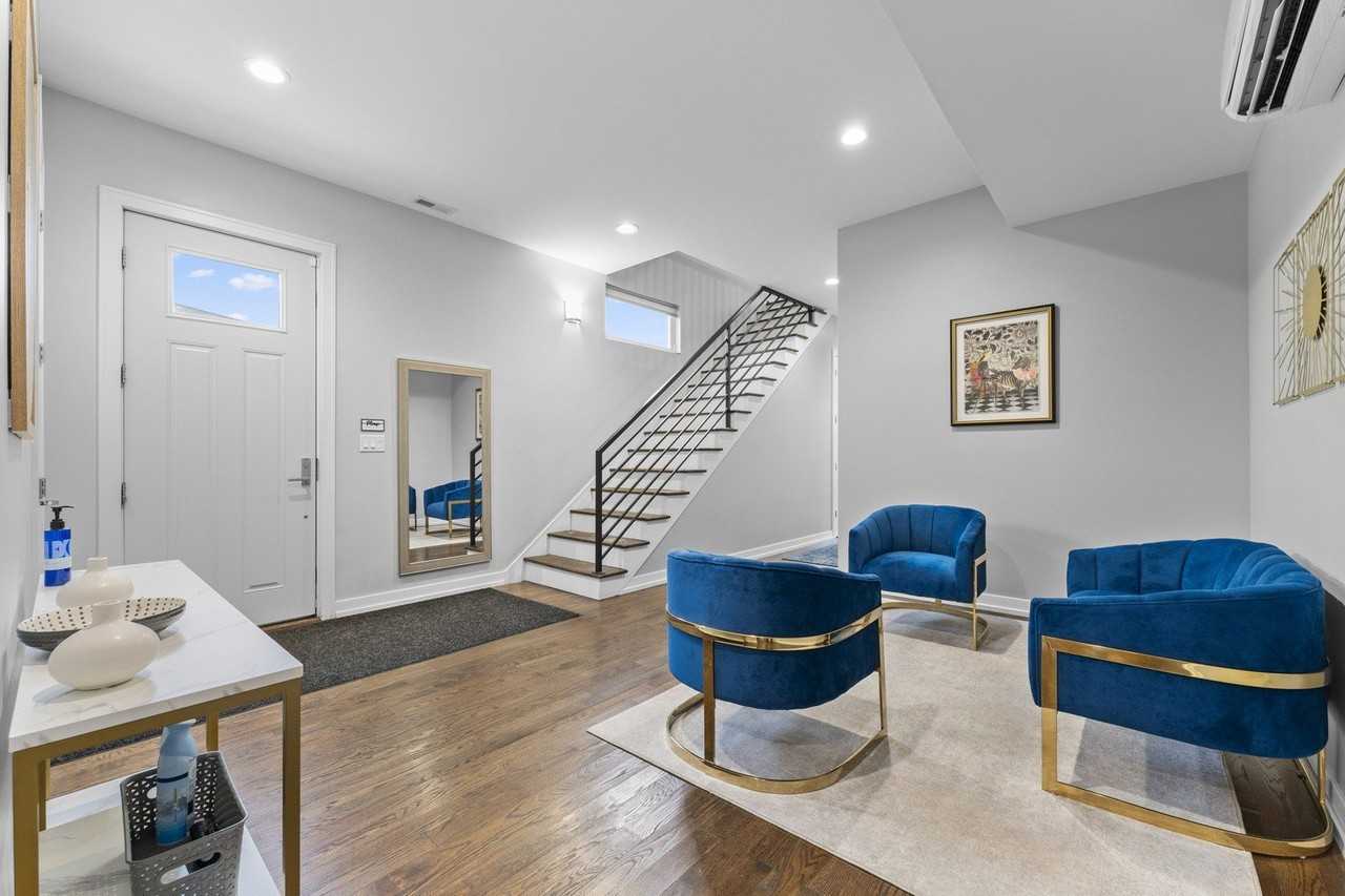 2437 W Jackson Blvd - Photo 2 of 29