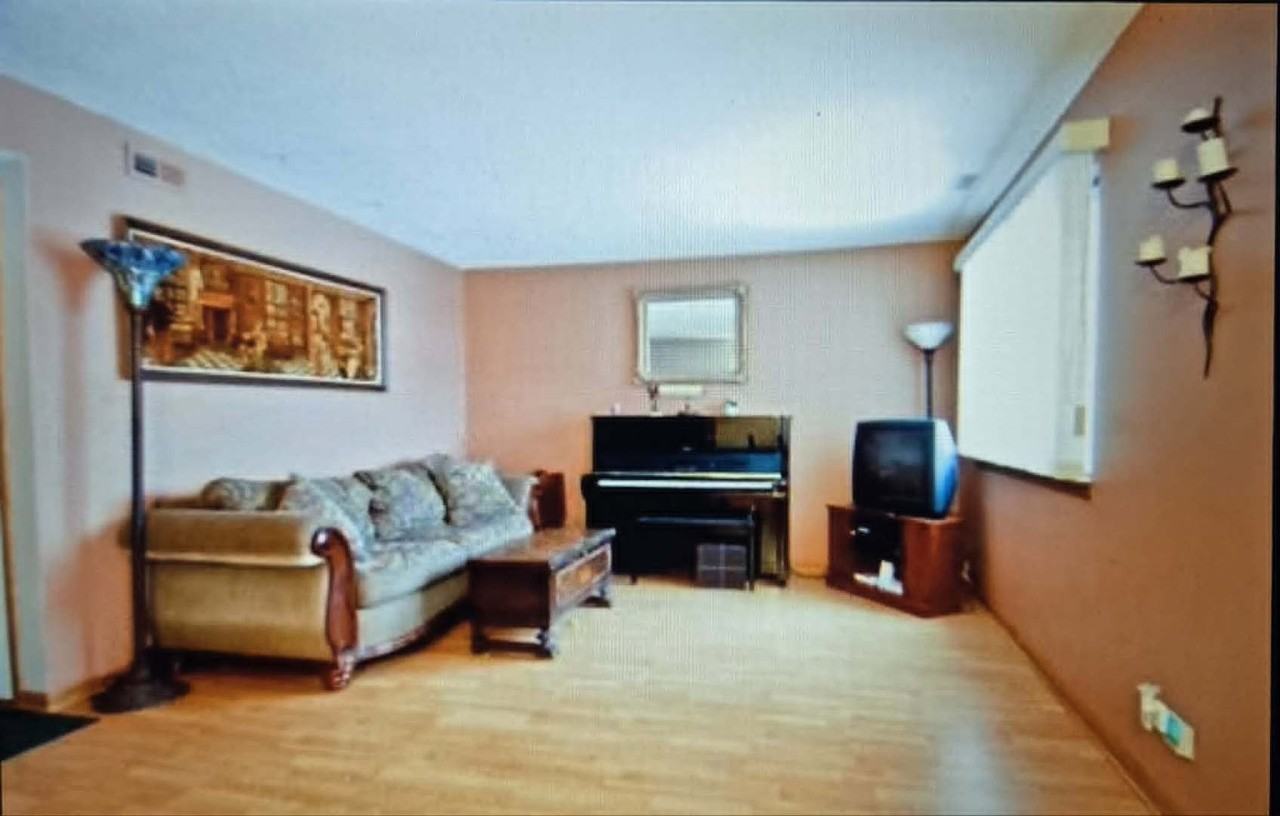 1733 Howe Ln - Photo 3 of 14