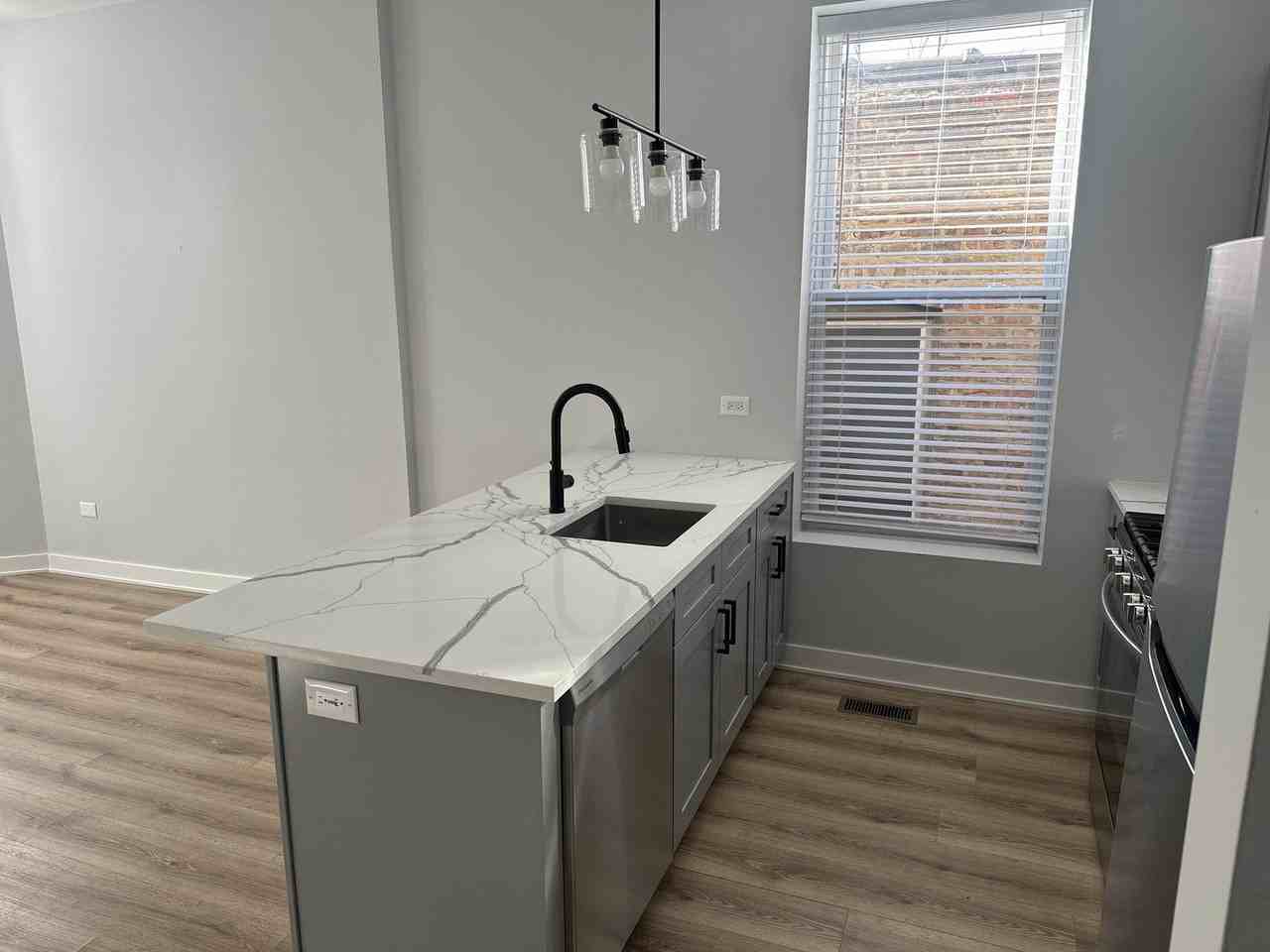 6552 S Champlain Ave #2 - Photo 3 of 8
