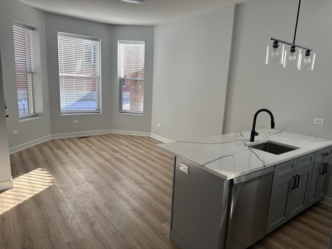 6552 S Champlain Ave #2 - Photo 4 of 8
