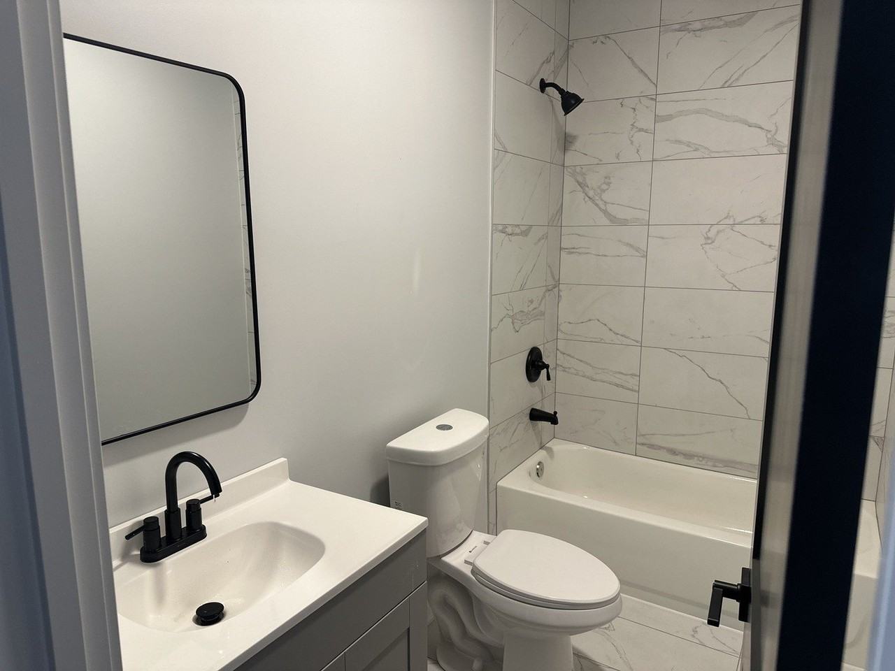 6552 S Champlain Ave #2 - Photo 5 of 8