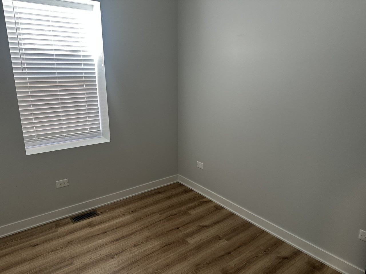 6552 S Champlain Ave #2 - Photo 7 of 8