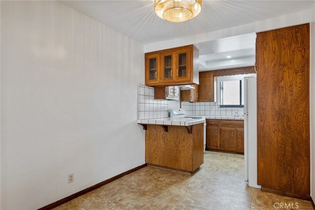 983 W 10th St - Photo 5 of 27