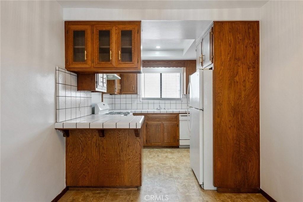 983 W 10th St - Photo 7 of 27
