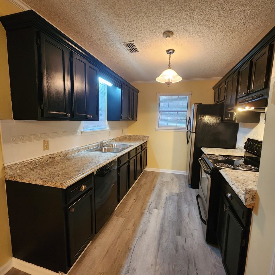 902 Phoebe Rd #1 - Photo 4 of 11