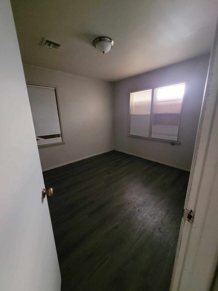 2236 Sw 49th St #1 - Photo 5 of 6