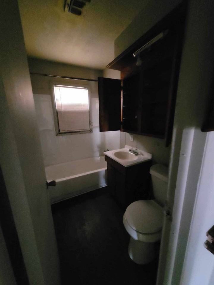 2236 Sw 49th St #1 - Photo 6 of 6