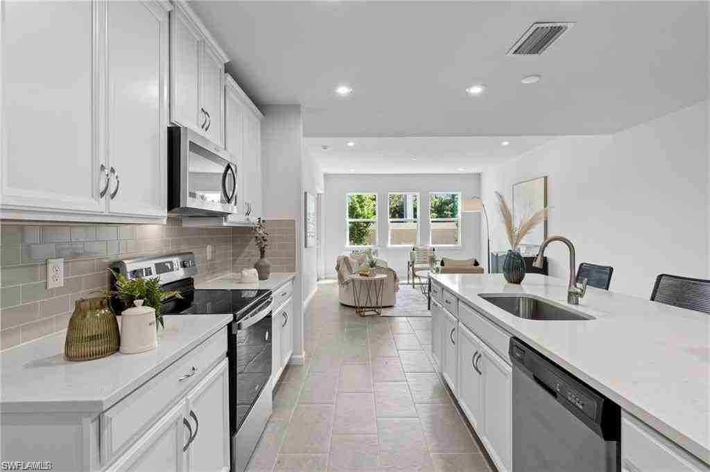 4676 Arboretum Cir #102 - Photo 4 of 21