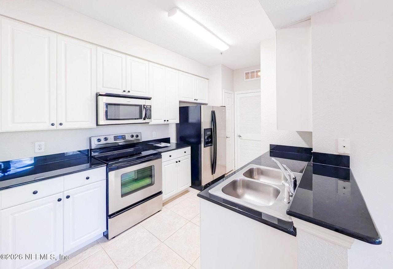 8539 Gate Pkwy W #1525 - Photo 5 of 25