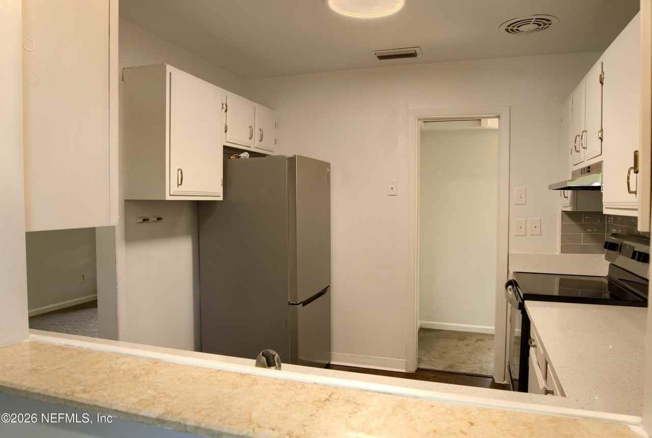 1370 Labelle St - Photo 6 of 27