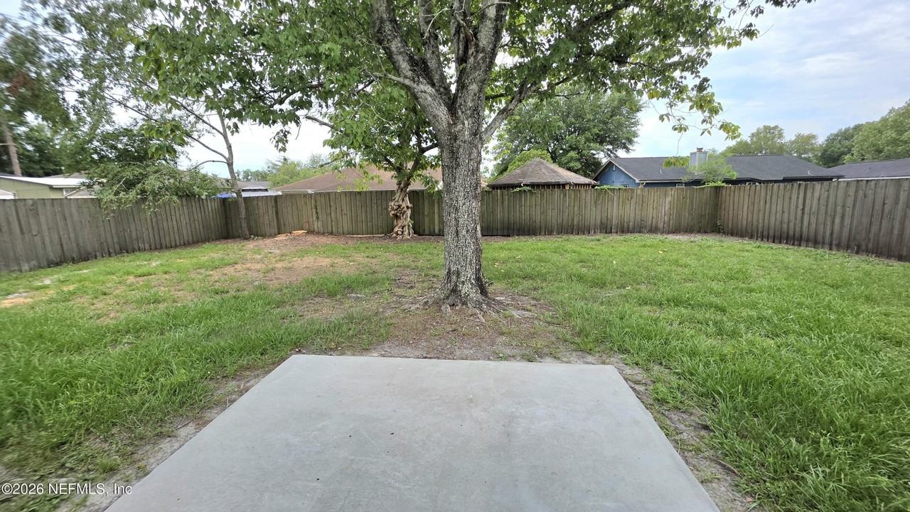 8240 Pear Rd - Photo 3 of 27