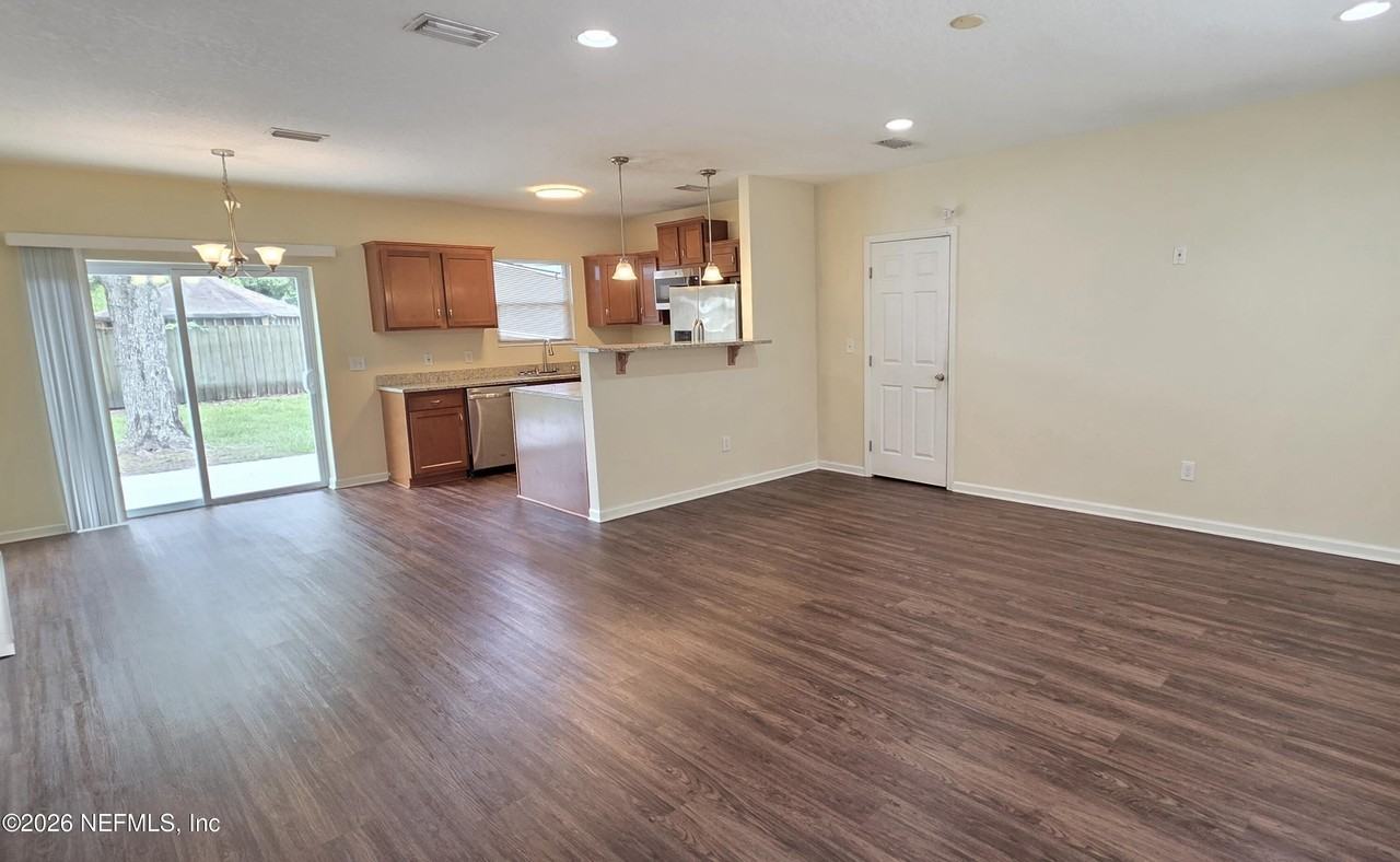 8240 Pear Rd - Photo 6 of 27