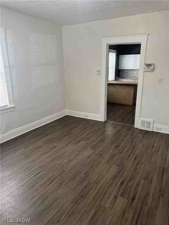 10209 Elwell Ave - Photo 2 of 10