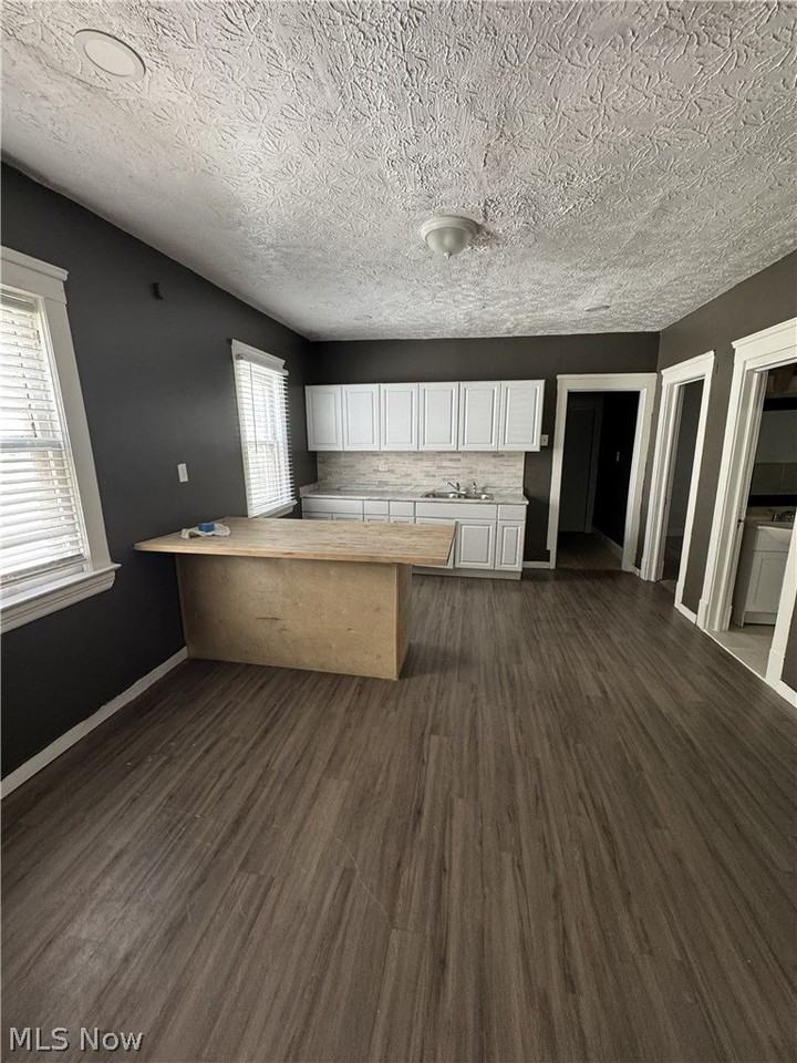 10209 Elwell Ave - Photo 4 of 10