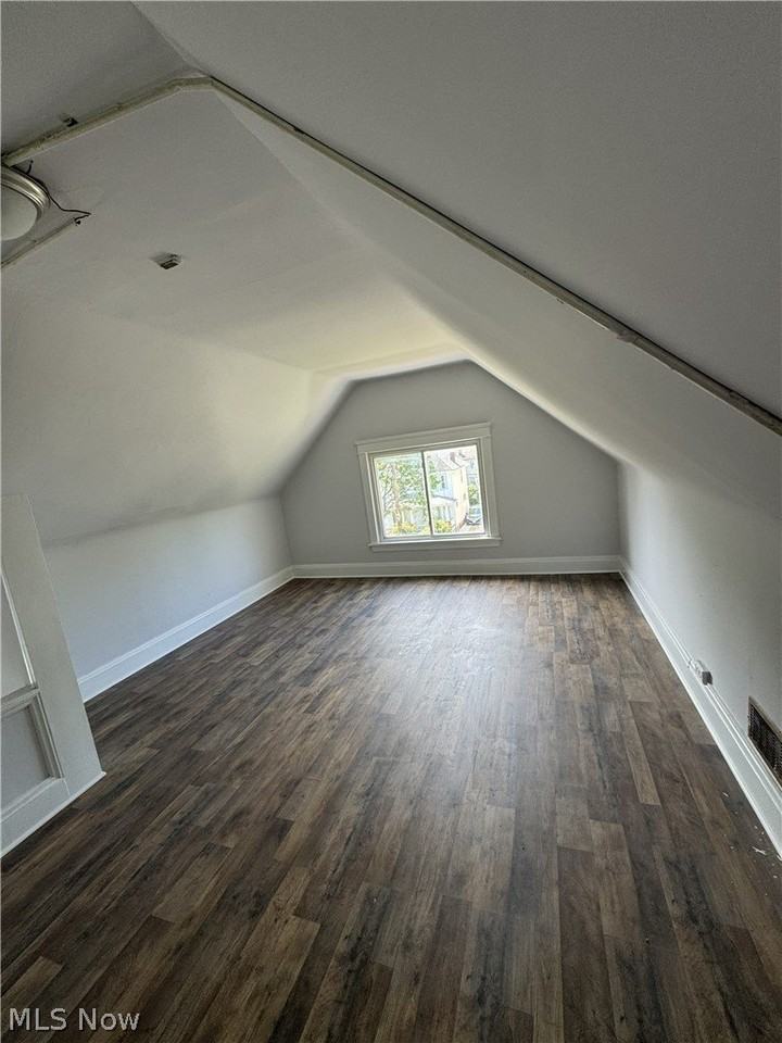 9409 Empire Ave - Photo 5 of 9