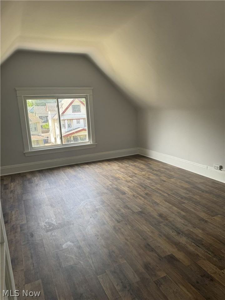 9409 Empire Ave - Photo 6 of 9