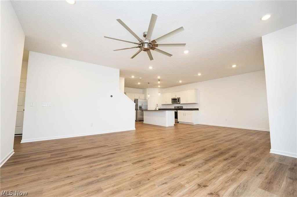 98 Brewster Dr - Photo 4 of 33