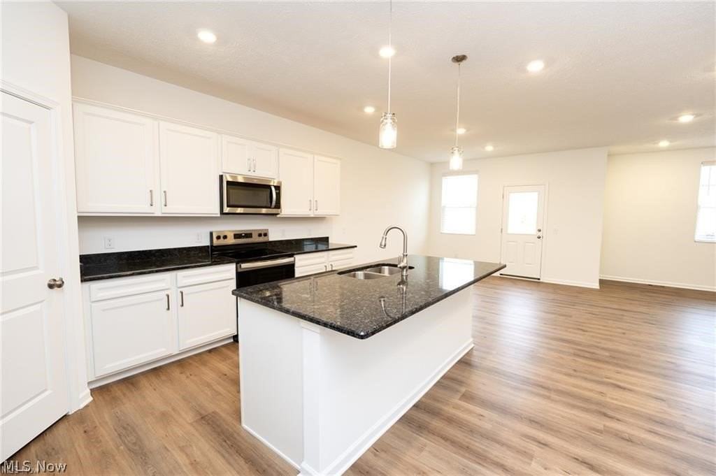 98 Brewster Dr - Photo 6 of 33
