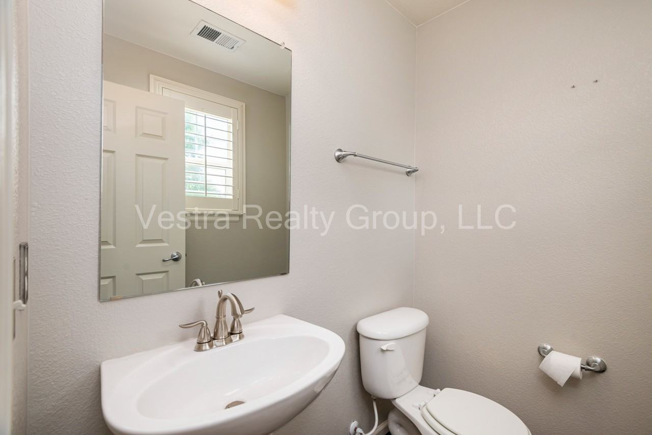 17273 E Wyoming Pl - Photo 6 of 37