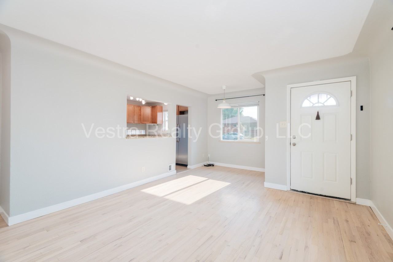 3680 Grape St - Photo 5 of 21