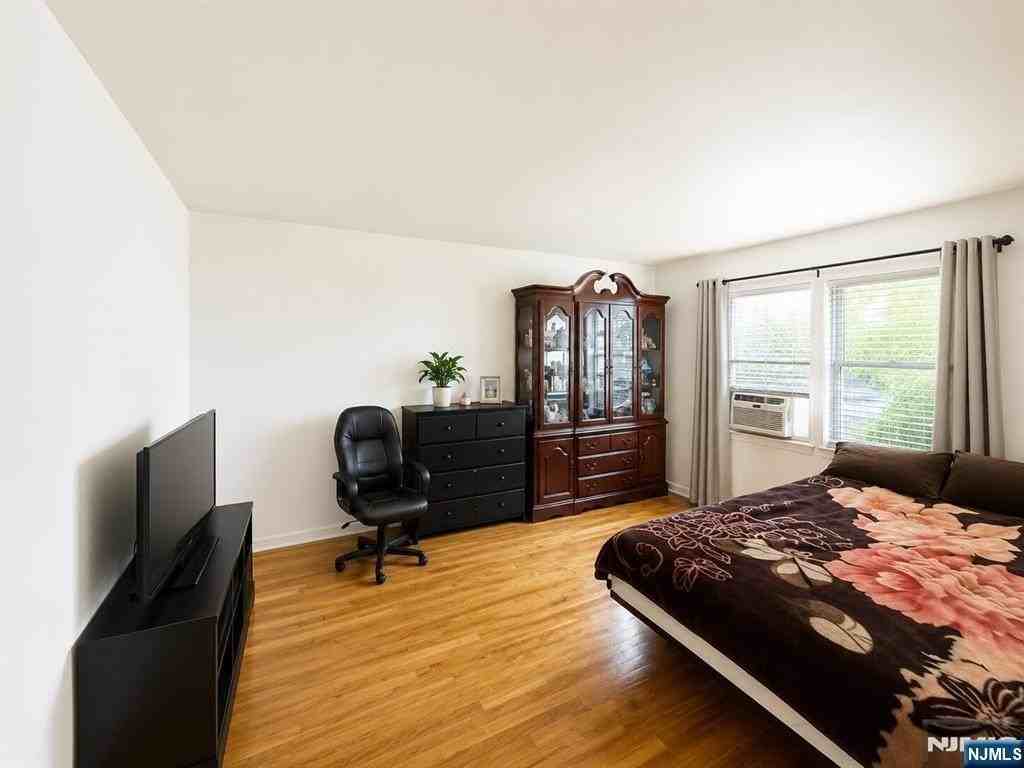 121 E Edsall Ave #2ndFL - Photo 6 of 13