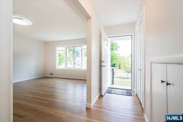 26 Garret Pl - Photo 3 of 38