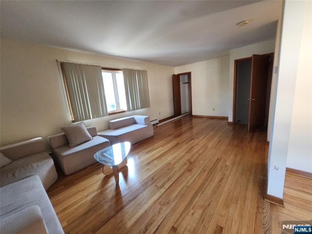 34 Hilton St - Photo 4 of 15